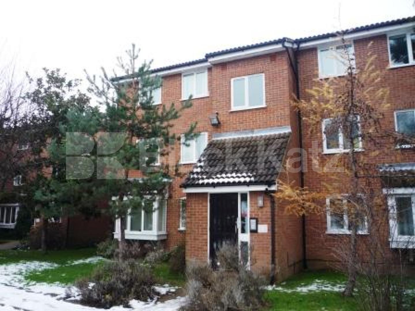 			LOVELY PROPERTY!, 2 Bedroom, 1 bath, 1 reception Flat			 Silver Birch Close, FRIERN BARNET