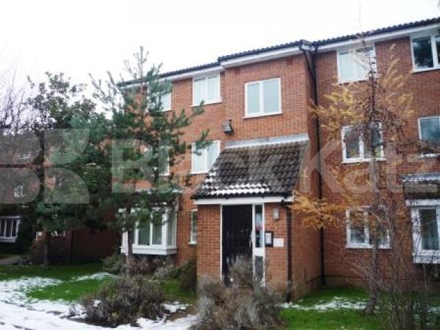 			LOVELY PROPERTY!, 2 Bedroom, 1 bath, 1 reception Flat			 Silver Birch Close, FRIERN BARNET