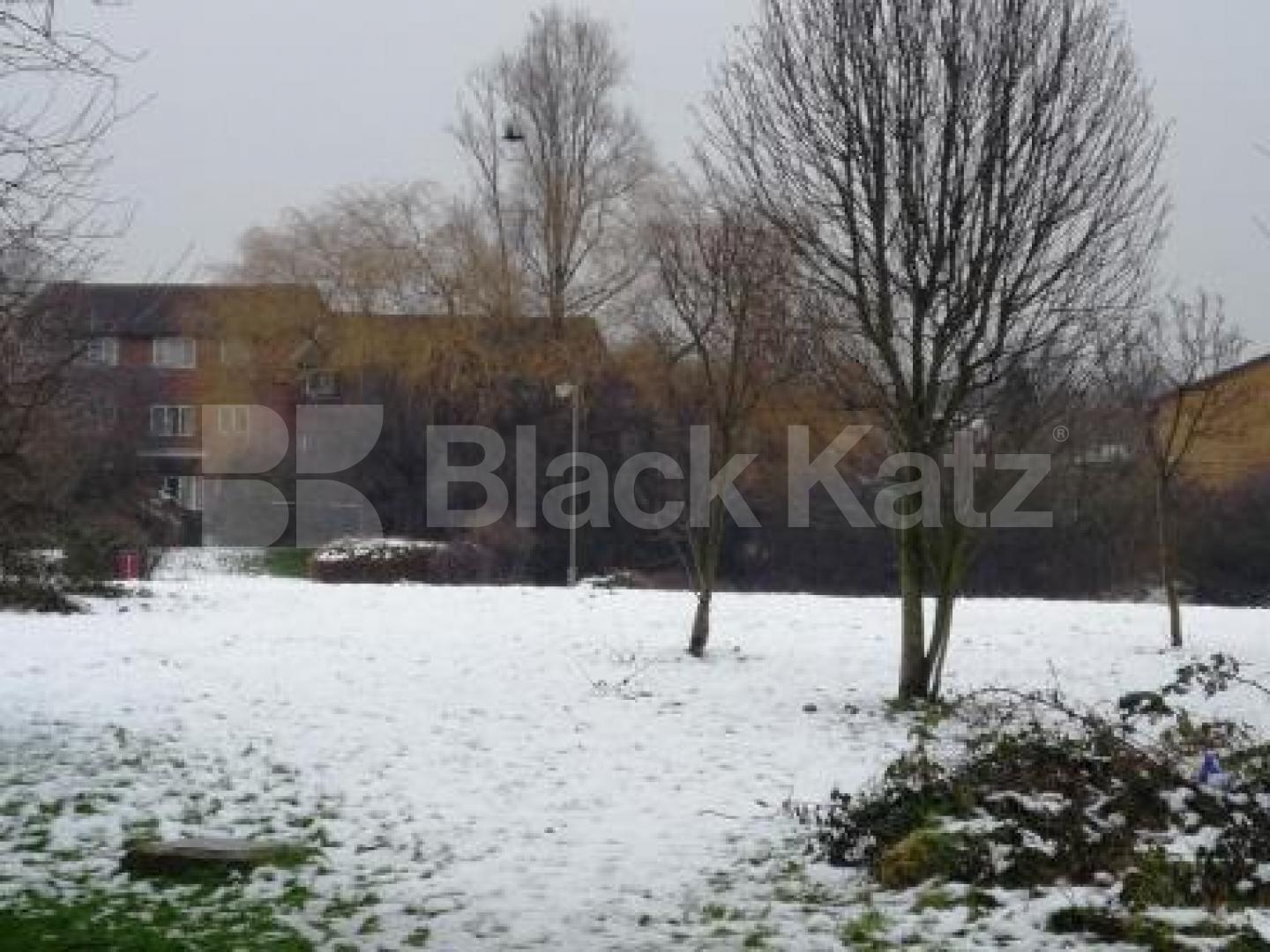 			LOVELY PROPERTY!, 2 Bedroom, 1 bath, 1 reception Flat			 Silver Birch Close, FRIERN BARNET