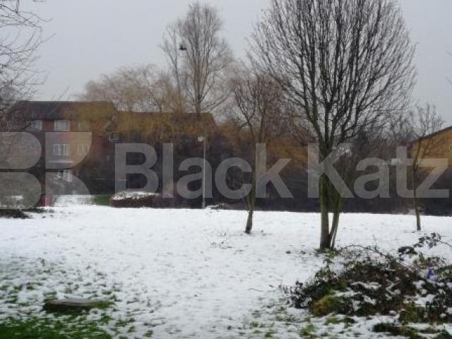 			LOVELY PROPERTY!, 2 Bedroom, 1 bath, 1 reception Flat			 Silver Birch Close, FRIERN BARNET