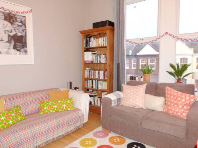 			UNDER OFFER , 2 Bedroom, 1 bath, 1 reception Flat			 Wandsworth Bridge Road, PARSONS GREEN