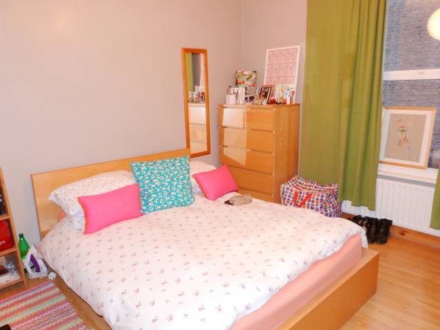 			UNDER OFFER , 2 Bedroom, 1 bath, 1 reception Flat			 Wandsworth Bridge Road, PARSONS GREEN