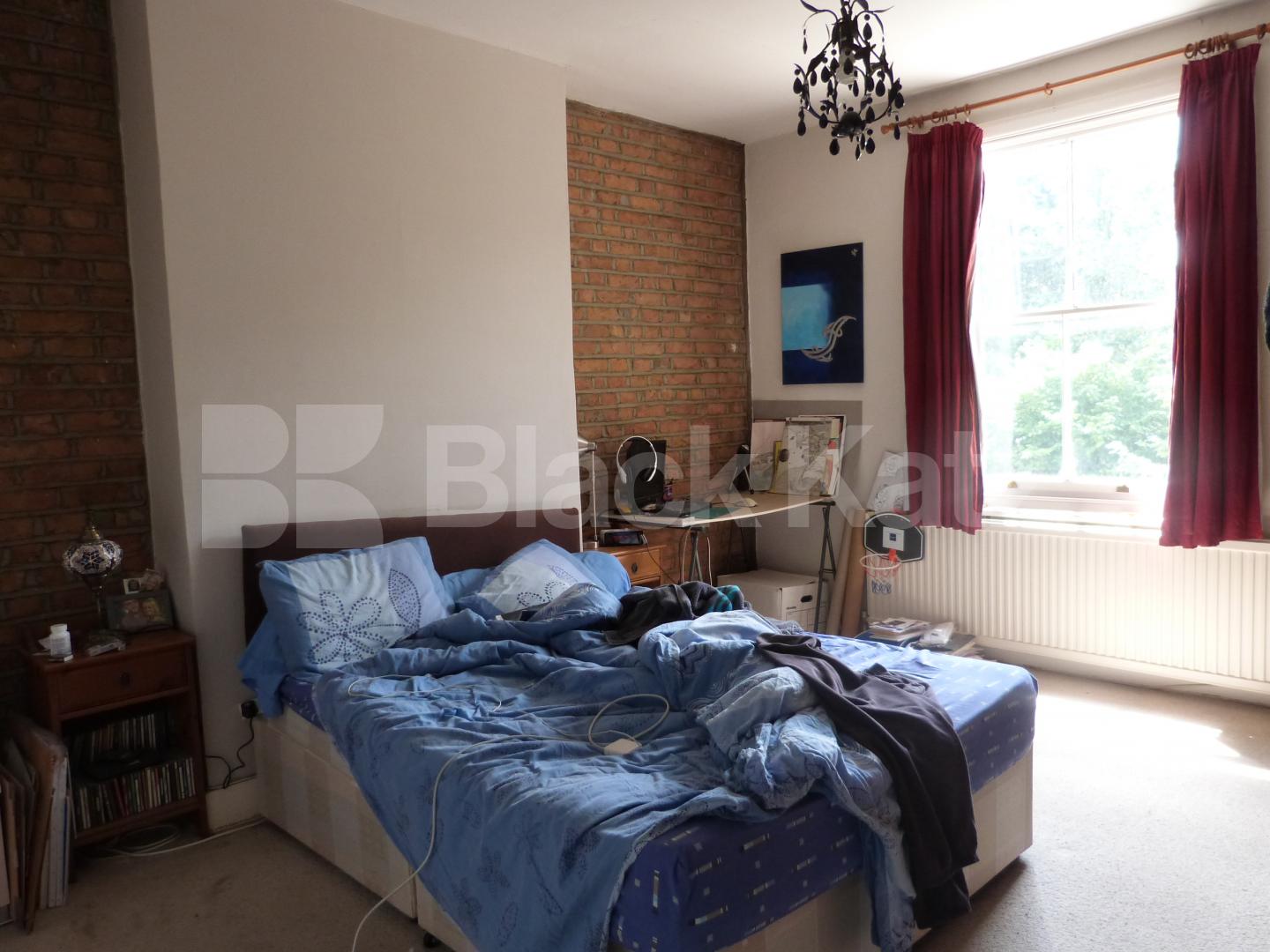 			2 Bedroom, 1 bath, 1 reception Flat			 Ferme Park Road, CROUCH END