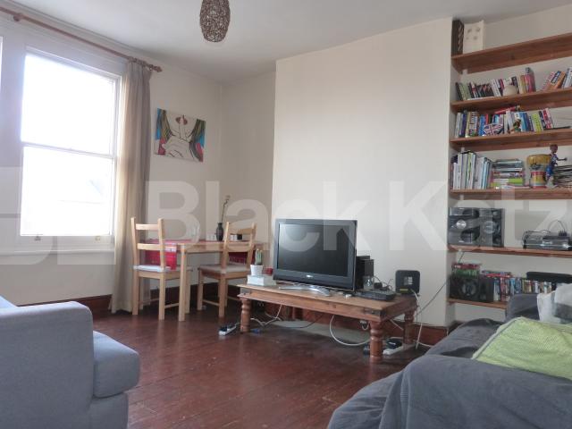 			2 Bedroom, 1 bath, 1 reception Flat			 Ferme Park Road, CROUCH END