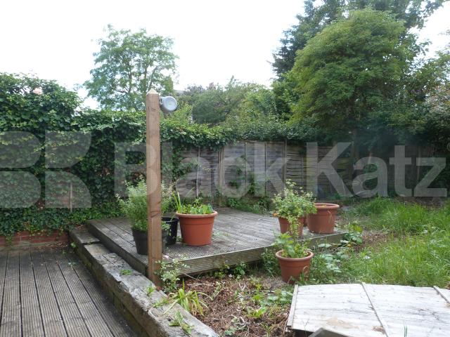 			2 Bedroom, 1 bath, 1 reception Flat			 Ferme Park Road, CROUCH END