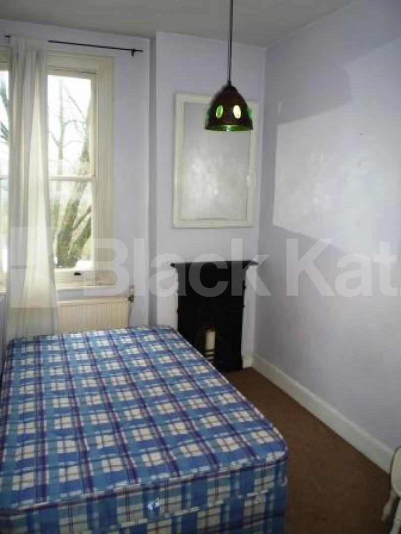			3 Bedroom, 1 bath, 1 reception Flat			 Middle Lane, CROUCH END