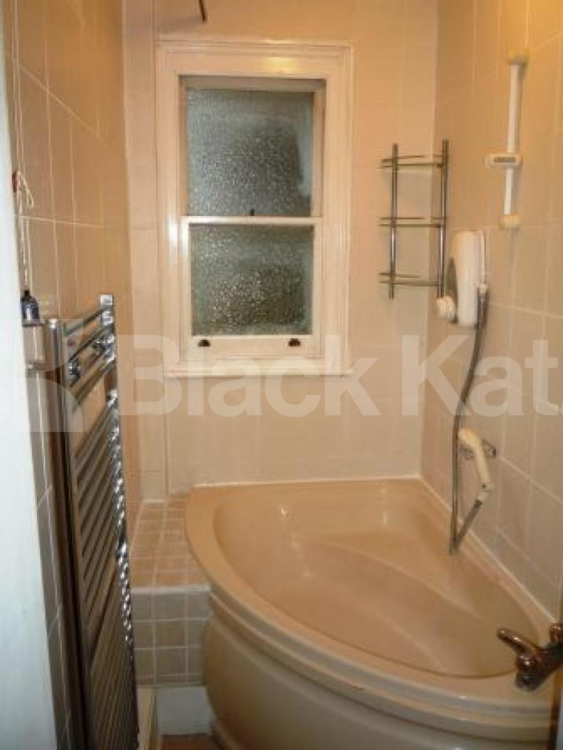 			3 Bedroom, 1 bath, 1 reception Flat			 Middle Lane, CROUCH END