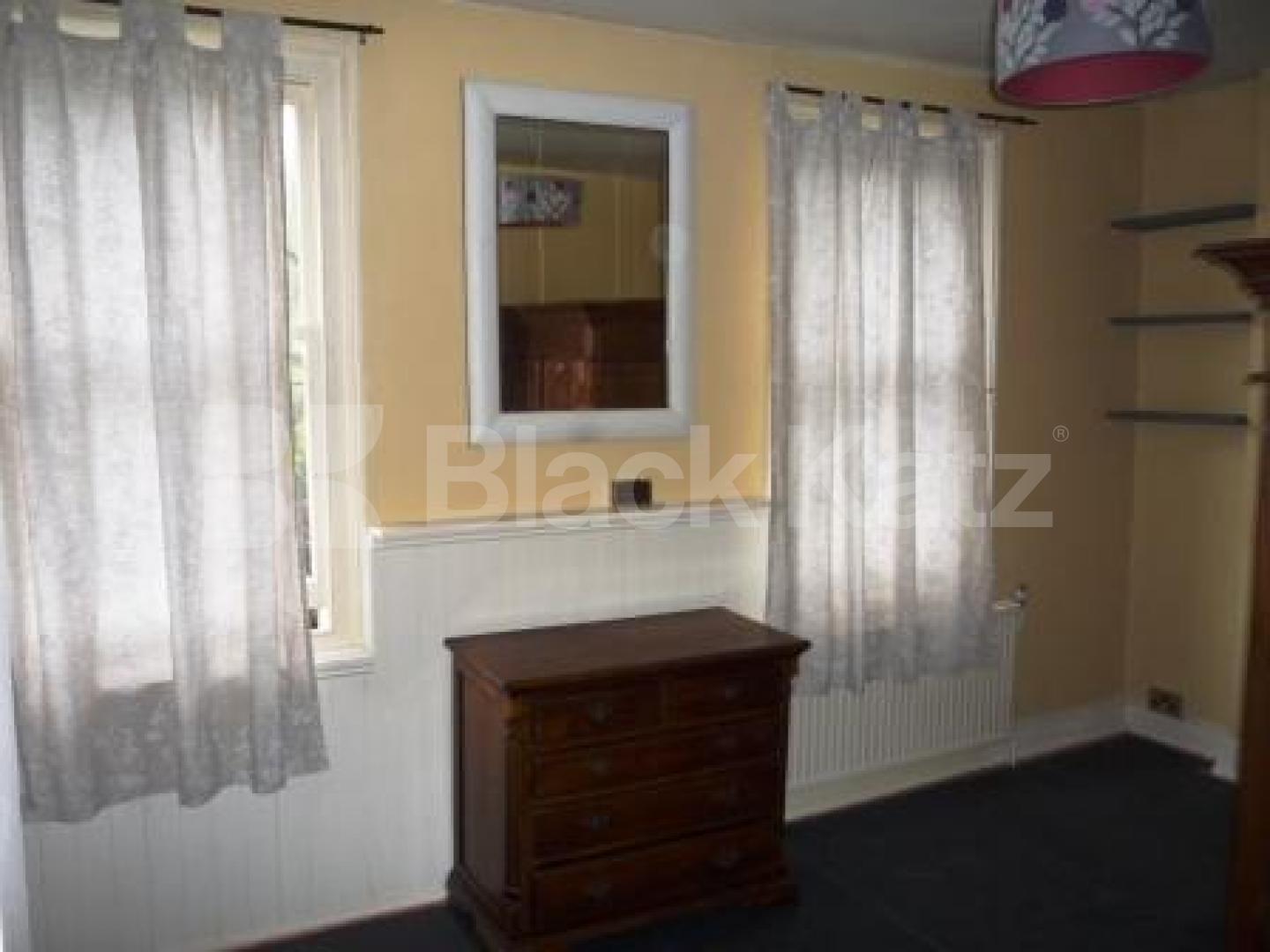 			3 Bedroom, 1 bath, 1 reception Flat			 Middle Lane, CROUCH END