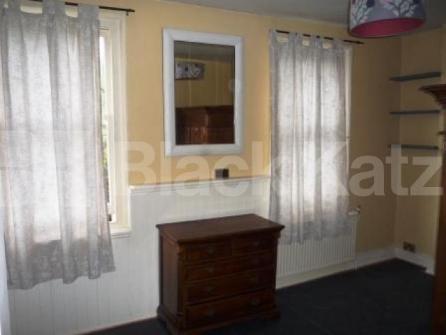 			3 Bedroom, 1 bath, 1 reception Flat			 Middle Lane, CROUCH END