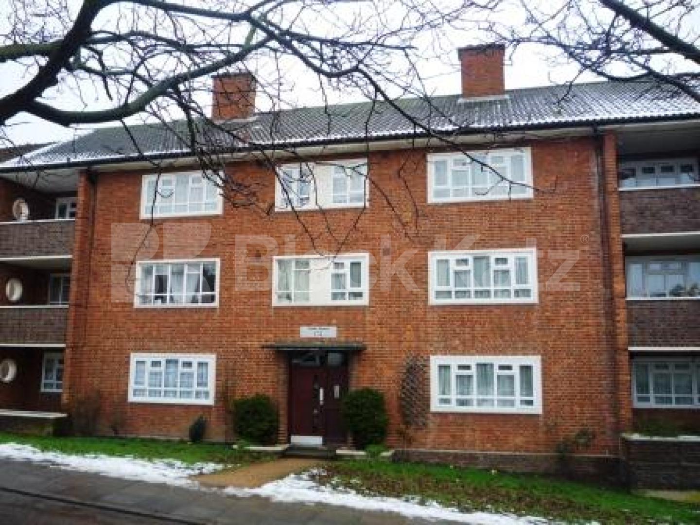 			3 Bedroom, 1 bath, 1 reception Flat			 Colney Hatch Lane, MUSWELL HILL