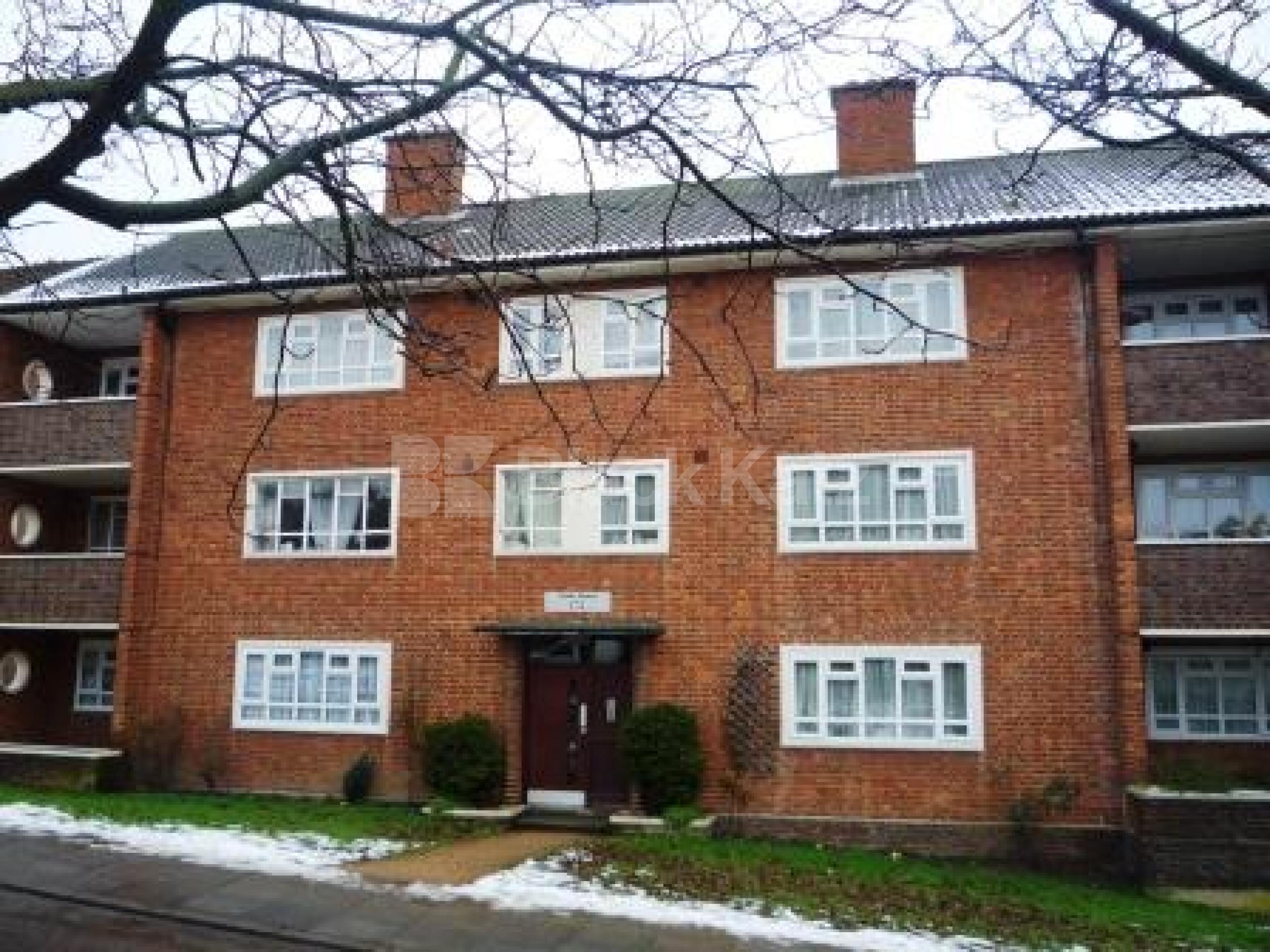 			3 Bedroom, 1 bath, 1 reception Flat			 Colney Hatch Lane, MUSWELL HILL N10