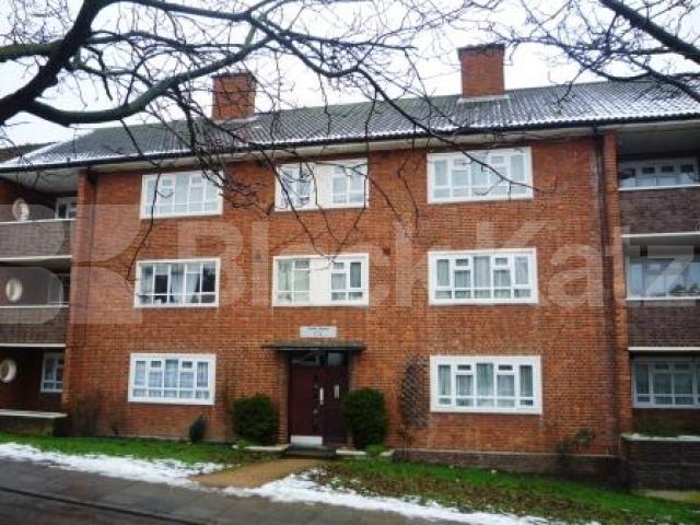 			3 Bedroom, 1 bath, 1 reception Flat			 Colney Hatch Lane, MUSWELL HILL