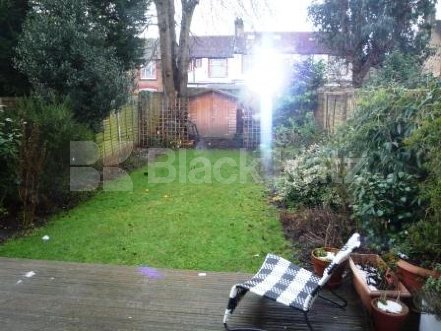 			5 Bedroom, 1 bath, 1 reception House			 Crestbrooke Avenue, PALMERS GREEN