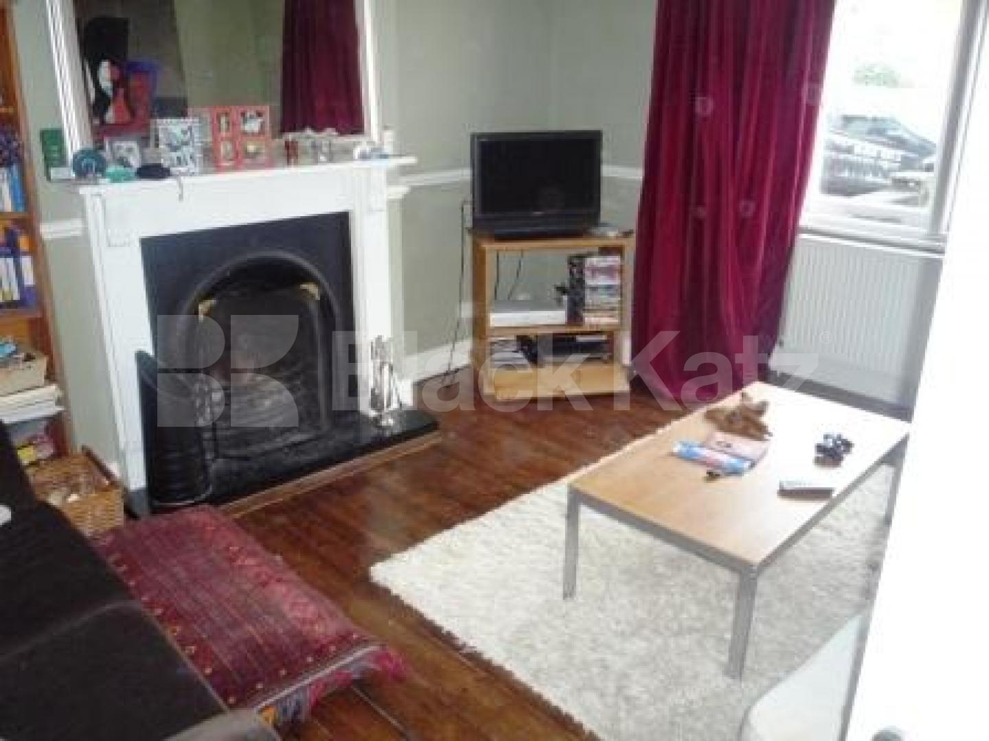 			5 Bedroom, 1 bath, 1 reception House			 Crestbrooke Avenue, PALMERS GREEN