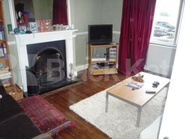 			5 Bedroom, 1 bath, 1 reception House			 Crestbrooke Avenue, PALMERS GREEN