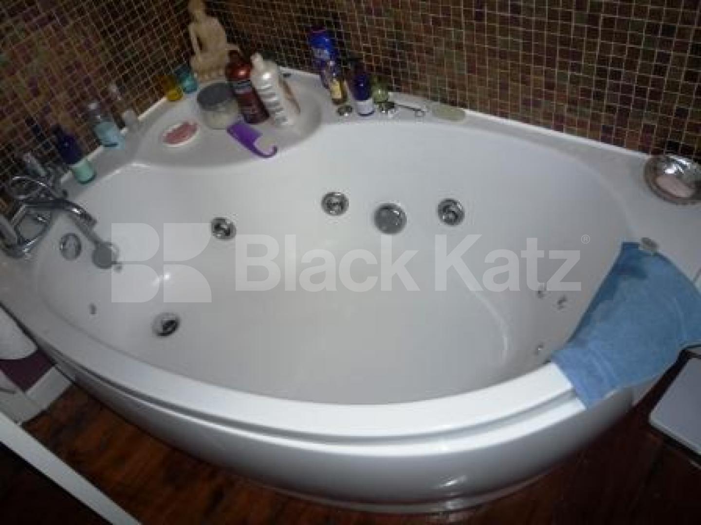 			5 Bedroom, 1 bath, 1 reception House			 Crestbrooke Avenue, PALMERS GREEN