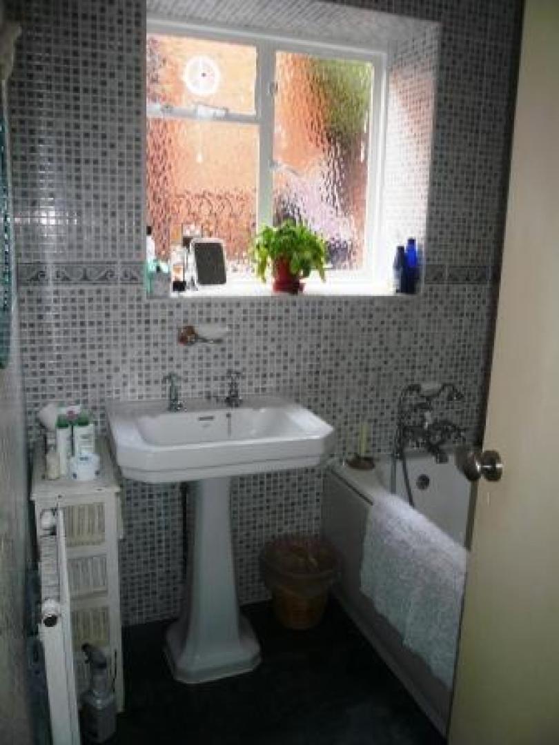			2 Bedroom, 1 bath, 1 reception Flat			 Exeter Road, KILBURN/MAPESBURY CONSERVATION AREA