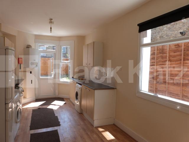 			4 Bedroom, 1 bath, 1 reception Terraced House			 Sperling Road, BRUCE GROVE
