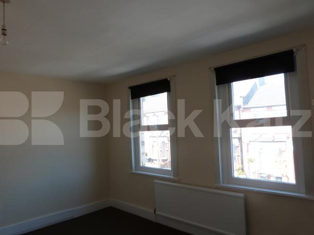 			4 Bedroom, 1 bath, 1 reception Terraced House			 Sperling Road, BRUCE GROVE