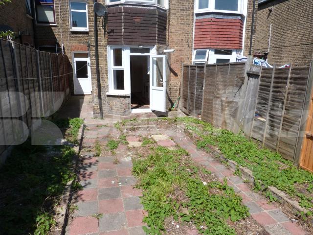 			4 Bedroom, 1 bath, 1 reception Terraced House			 Sperling Road, BRUCE GROVE