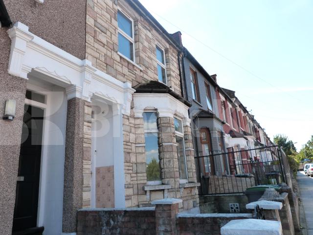 			4 Bedroom, 1 bath, 1 reception Terraced House			 Sperling Road, BRUCE GROVE