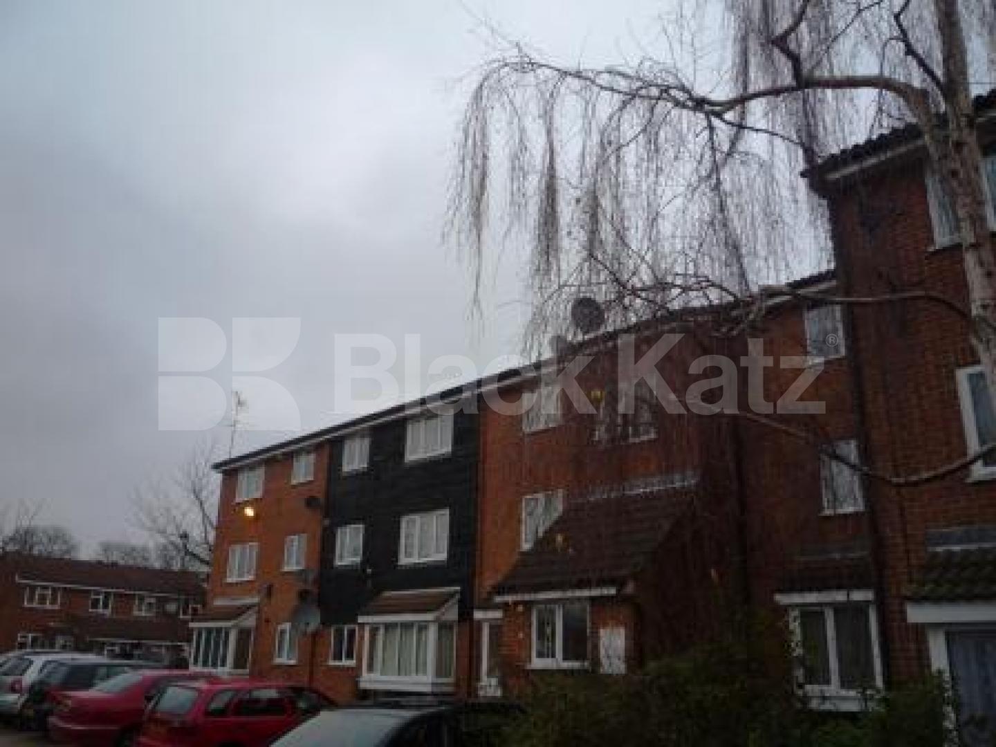 			NEW INSTRUCTION! BARGAIN!, 2 Bedroom, 1 bath, 1 reception Flat			 Silver Birch Close, FRIERN BARNET
