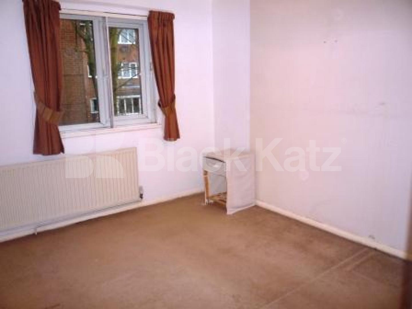 			NEW INSTRUCTION! BARGAIN!, 2 Bedroom, 1 bath, 1 reception Flat			 Silver Birch Close, FRIERN BARNET