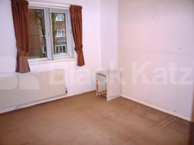 			NEW INSTRUCTION! BARGAIN!, 2 Bedroom, 1 bath, 1 reception Flat			 Silver Birch Close, FRIERN BARNET