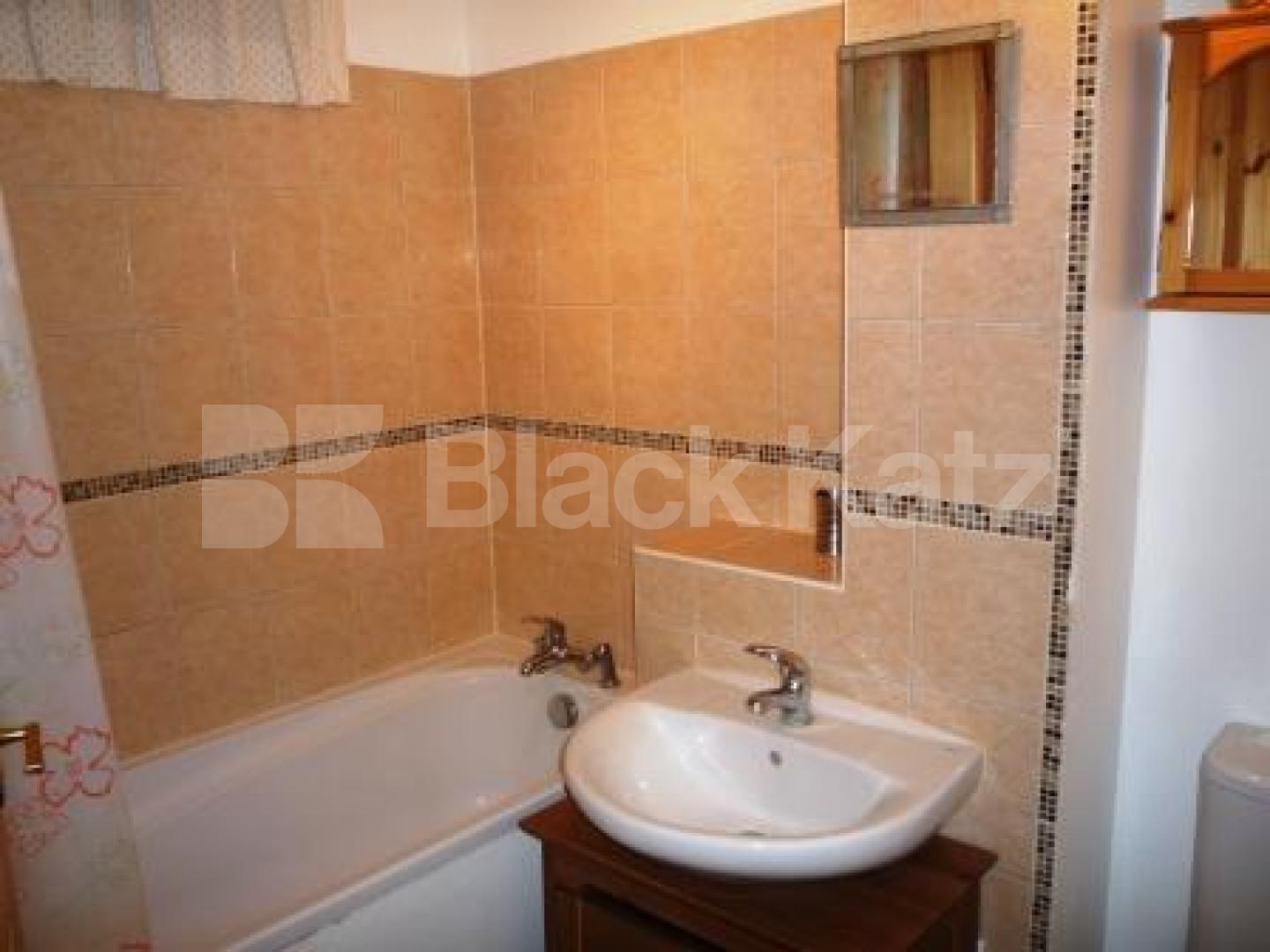 			NEW INSTRUCTION! BARGAIN!, 2 Bedroom, 1 bath, 1 reception Flat			 Silver Birch Close, FRIERN BARNET