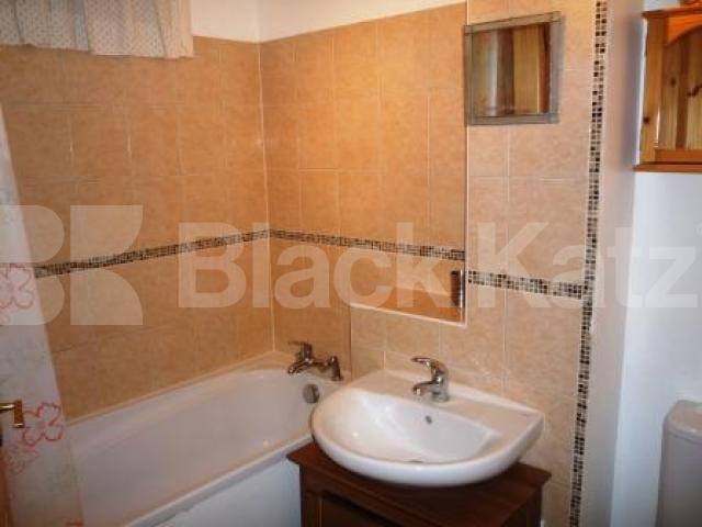 			NEW INSTRUCTION! BARGAIN!, 2 Bedroom, 1 bath, 1 reception Flat			 Silver Birch Close, FRIERN BARNET