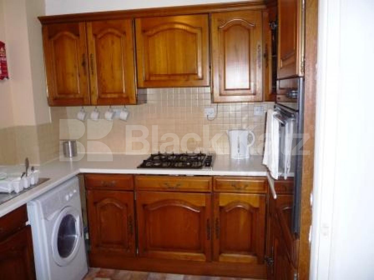 			NEW INSTRUCTION! BARGAIN!, 2 Bedroom, 1 bath, 1 reception Flat			 Silver Birch Close, FRIERN BARNET