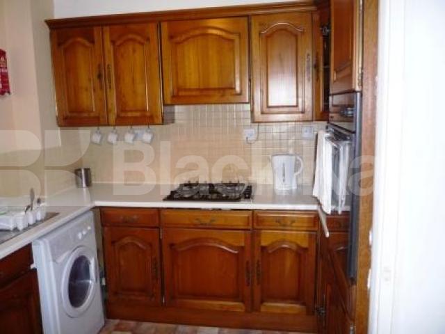 			NEW INSTRUCTION! BARGAIN!, 2 Bedroom, 1 bath, 1 reception Flat			 Silver Birch Close, FRIERN BARNET