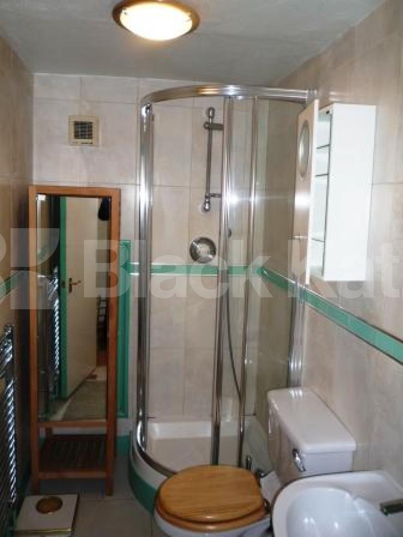 			INCLUDING HEATING AND HOT WATER!, Studio Apartment, 1 bath, 1 reception Flat			 Stanhope Road, HIGHGATE