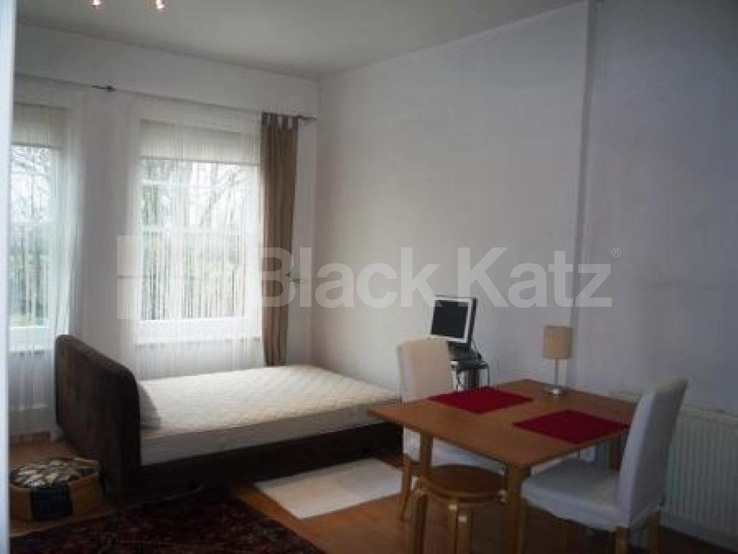 			INCLUDING HEATING AND HOT WATER!, Studio Apartment, 1 bath, 1 reception Flat			 Stanhope Road, HIGHGATE