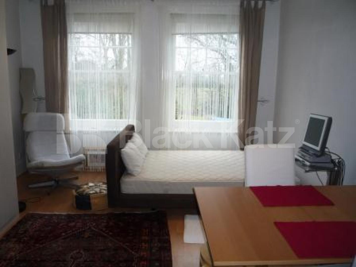 			INCLUDING HEATING AND HOT WATER!, Studio Apartment, 1 bath, 1 reception Flat			 Stanhope Road, HIGHGATE