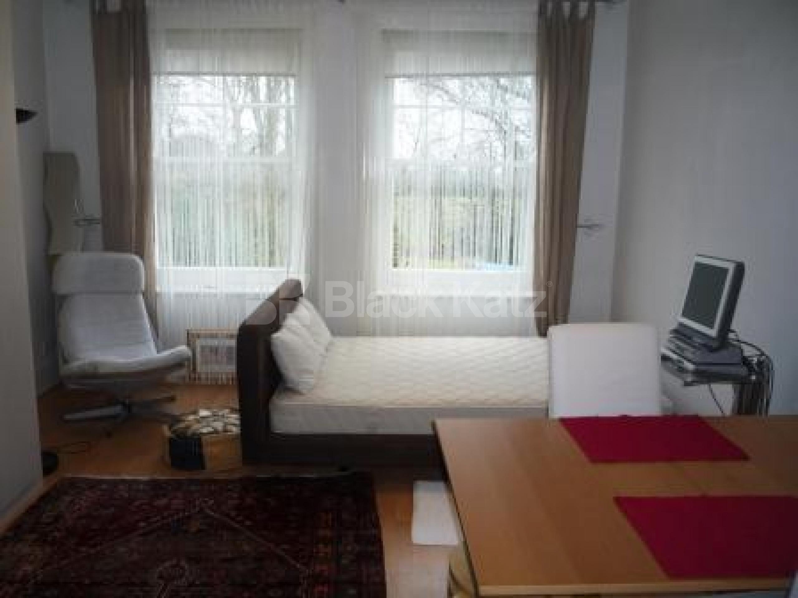 			INCLUDING HEATING AND HOT WATER!, Studio Apartment, 1 bath, 1 reception Flat			 Stanhope Road, HIGHGATE N6