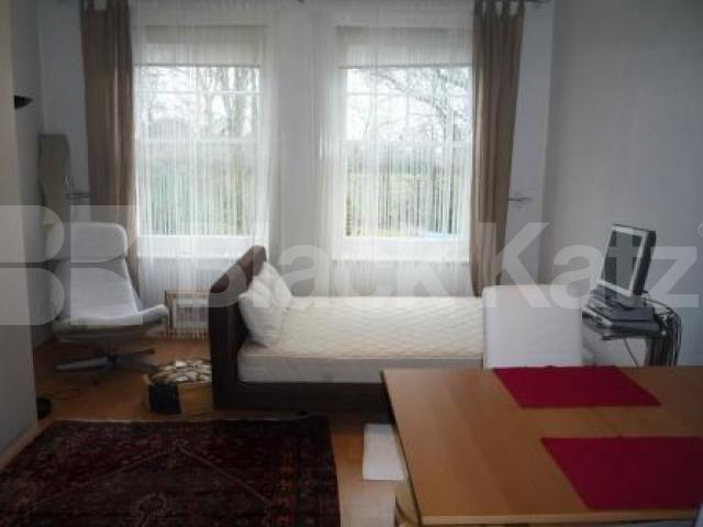 			INCLUDING HEATING AND HOT WATER!, Studio Apartment, 1 bath, 1 reception Flat			 Stanhope Road, HIGHGATE