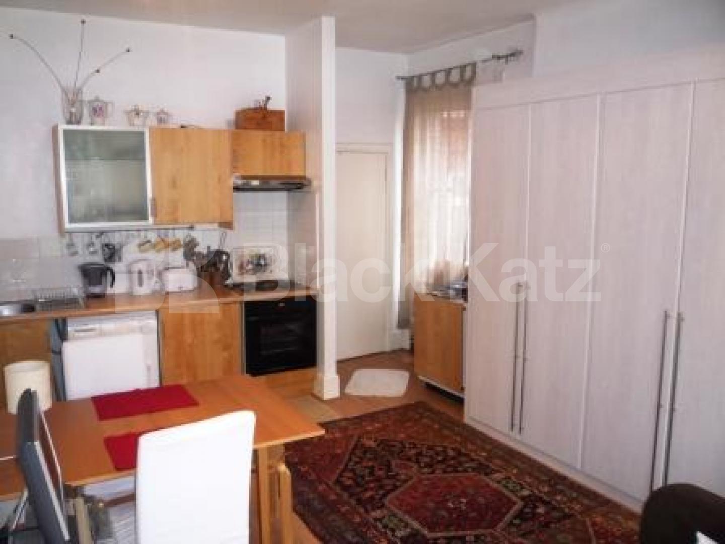 			INCLUDING HEATING AND HOT WATER!, Studio Apartment, 1 bath, 1 reception Flat			 Stanhope Road, HIGHGATE