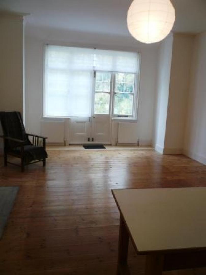 			4 Bedroom, 1 bath, 1 reception Flat			 Aylestone Avenue, WILLESDEN GREEN/BRONDESBURY PARK