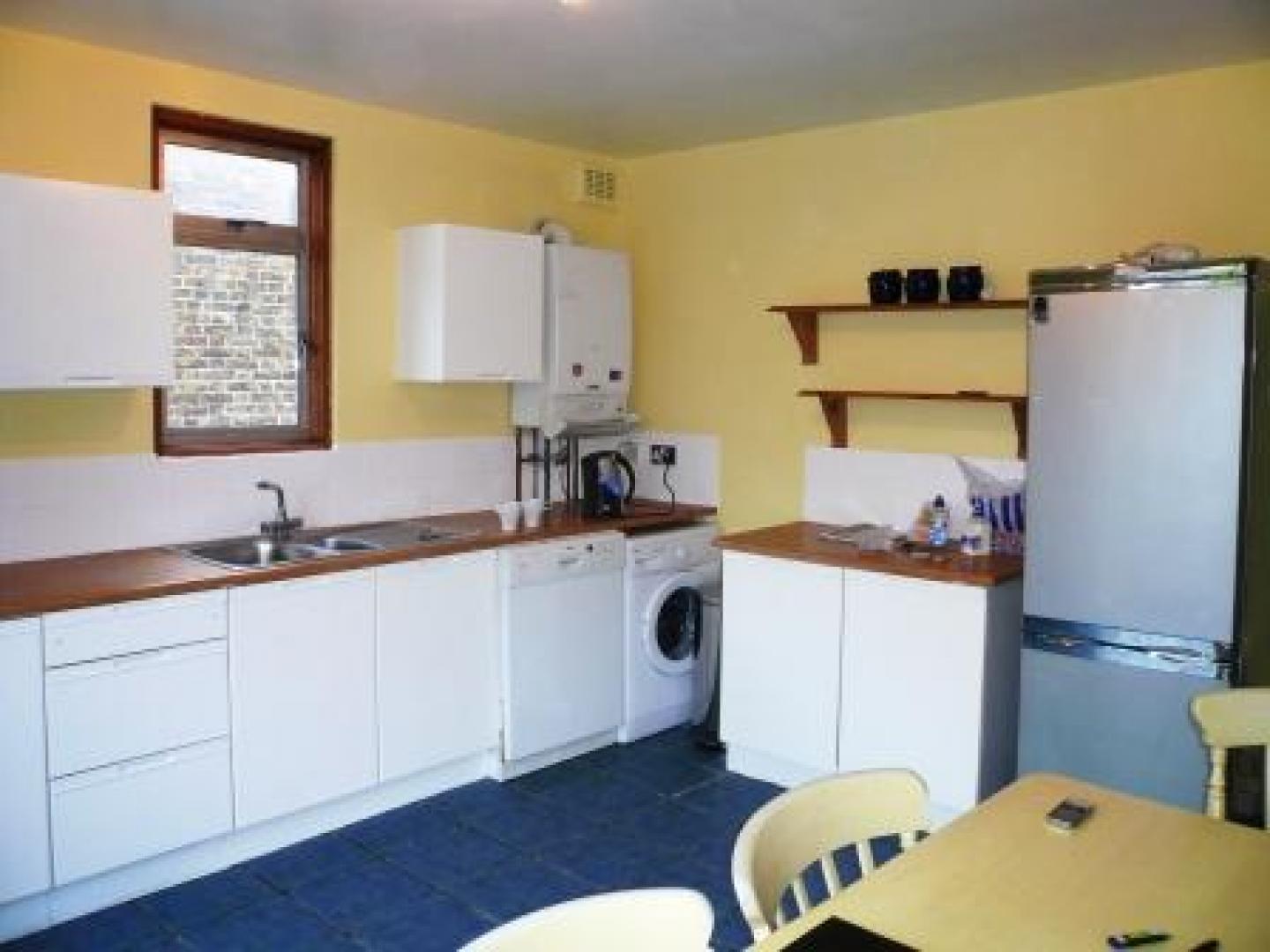 			2 Bedroom, 1 bath, 1 reception Flat			 Furness Road, KENSAL GREEN/WILLESDEN