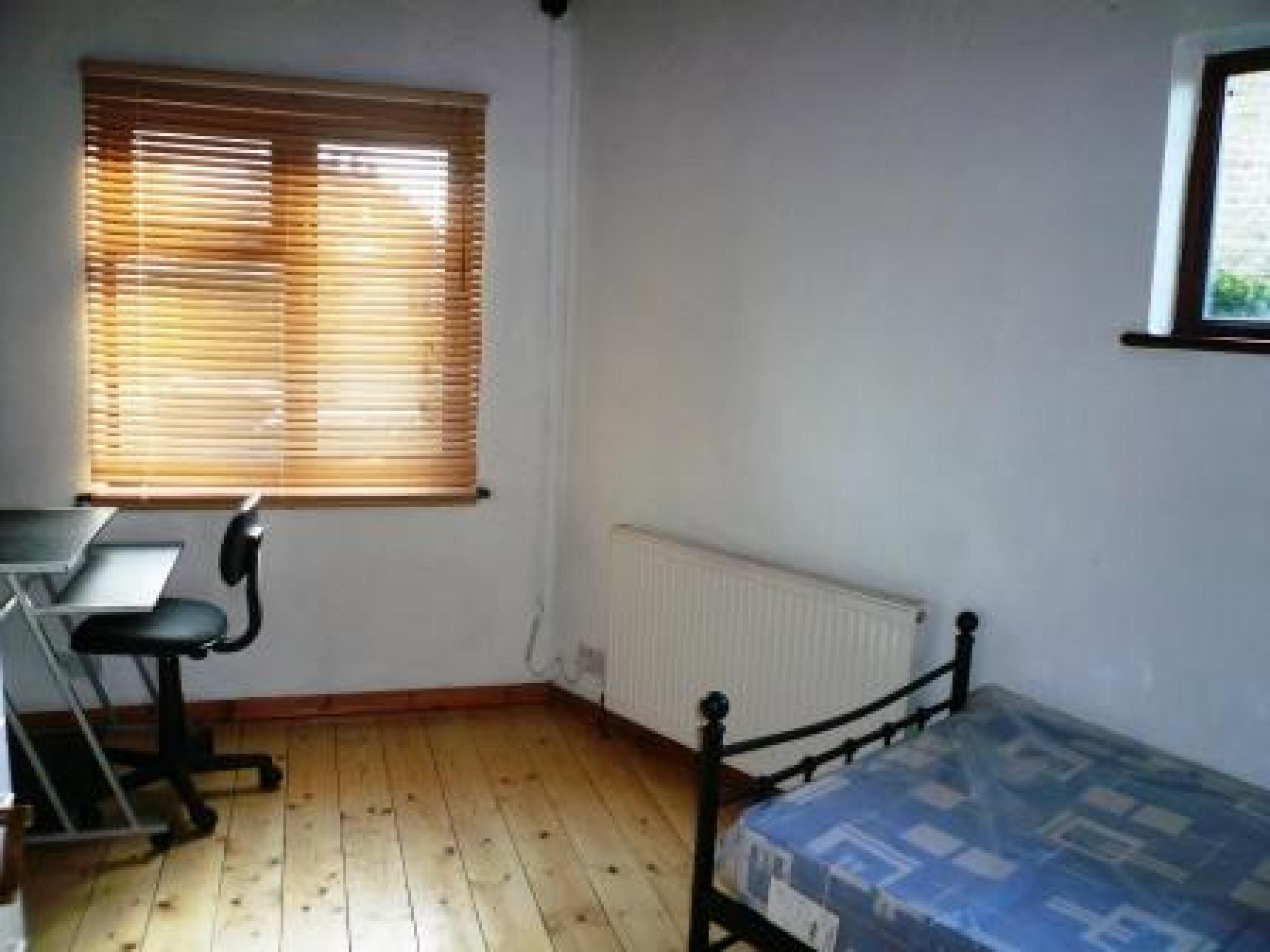 			Studio Apartment, 1 bath, 1 reception Studio			 Clitterhouse Crescent, GOLDERS GREEN/BRENT CROSS NW2