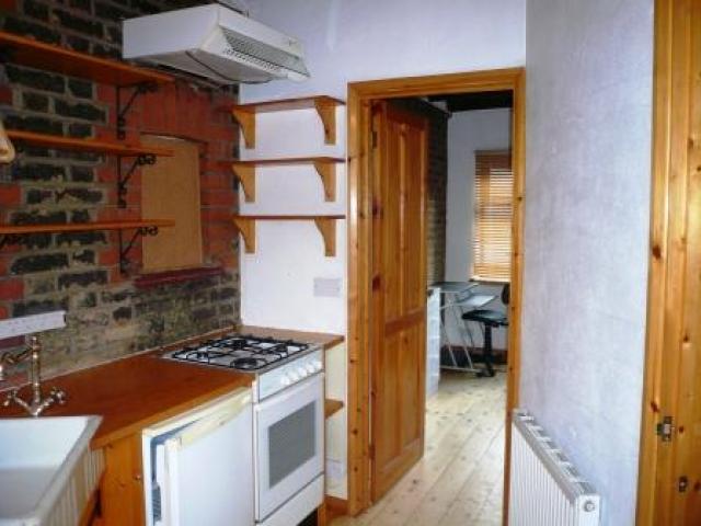 			Studio Apartment, 1 bath, 1 reception Studio			 Clitterhouse Crescent, GOLDERS GREEN/BRENT CROSS