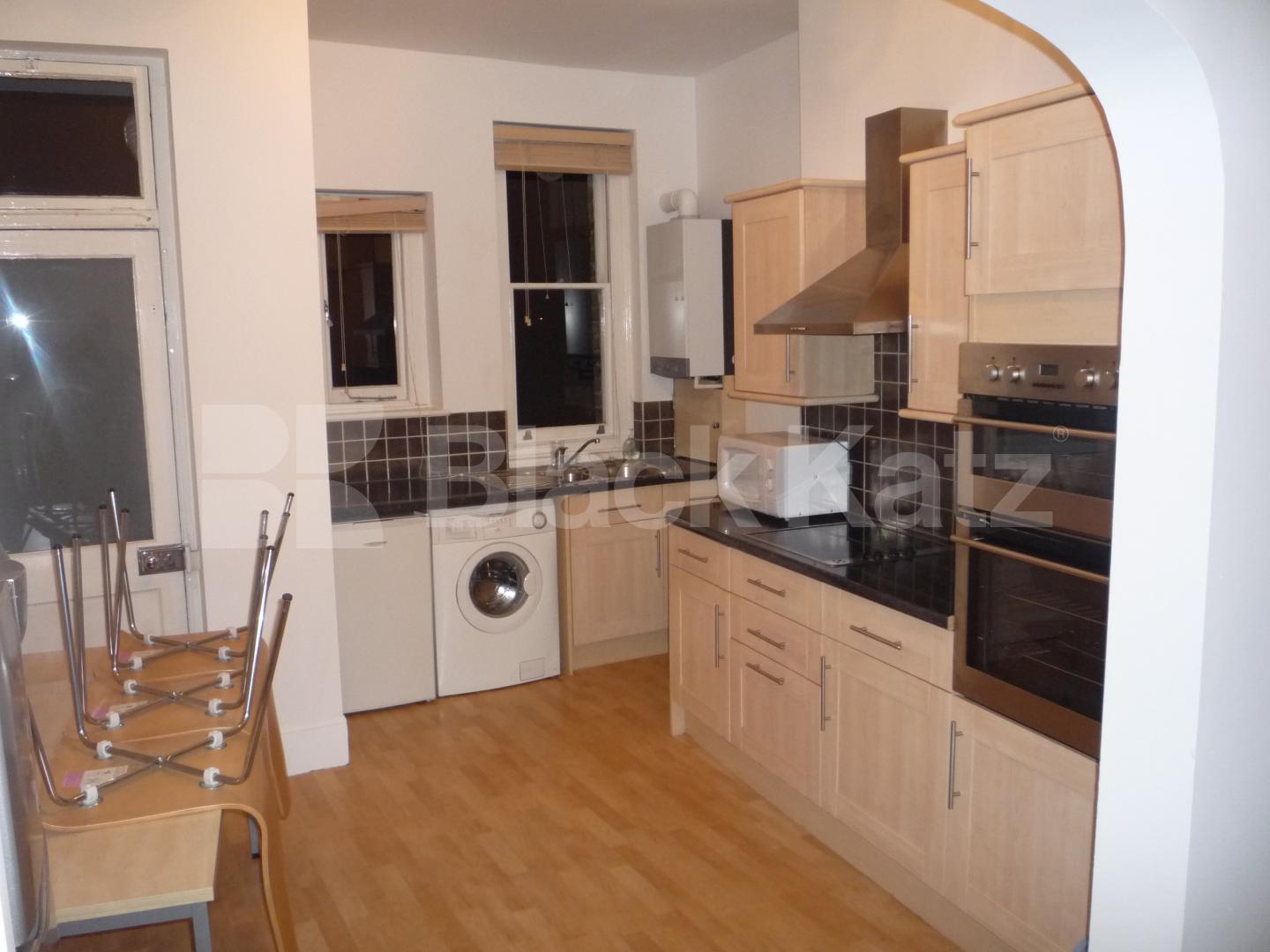 			4 Bedroom, 1 bath, 1 reception Flat			 Muswell Hill Broadway, Muswell Hill