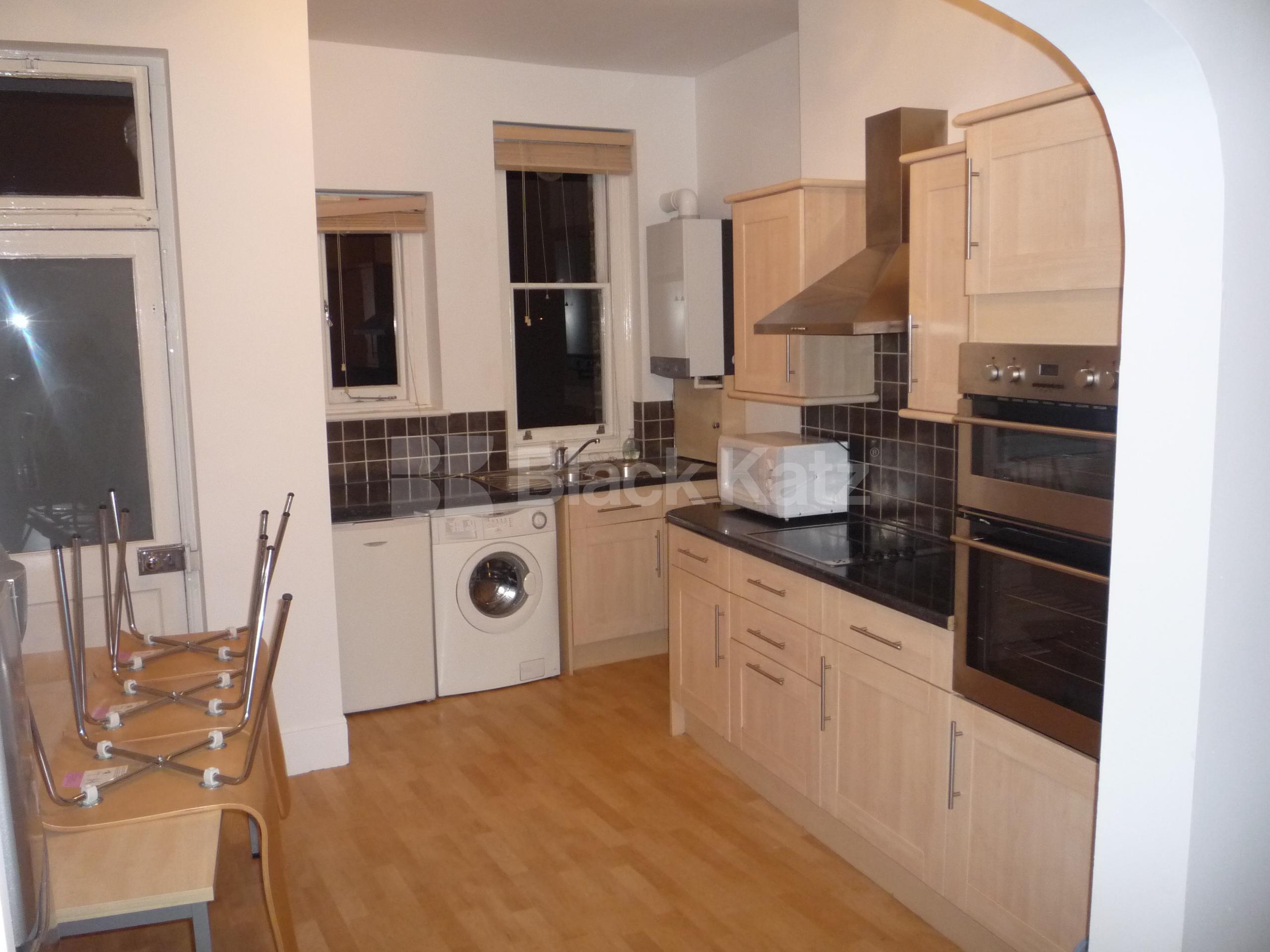 			4 Bedroom, 1 bath, 1 reception Flat			 Muswell Hill Broadway, Muswell Hill N10