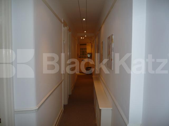 			4 Bedroom, 1 bath, 1 reception Flat			 Muswell Hill Broadway, Muswell Hill