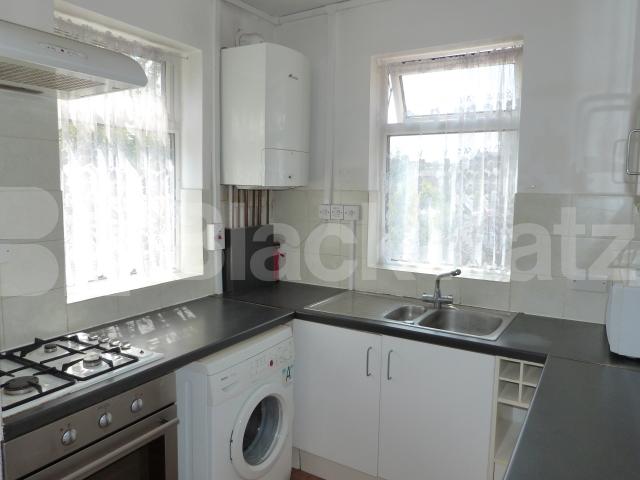 			3 Bedroom, 1 bath, 1 reception Flat			 Sirdar Road, Turnpike Lane