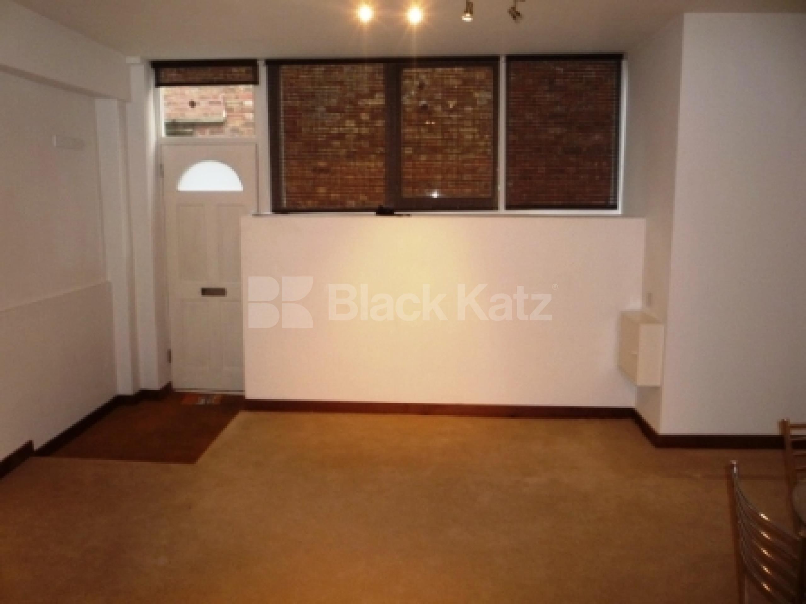 			LET, 1 Bedroom, 1 bath, 1 reception Ground Floor Flat			 Fortis Green Ave, EAST FINCHLEY N2