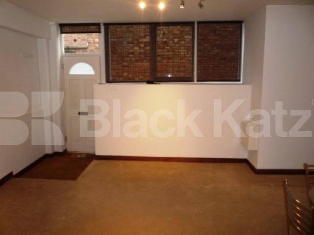 			LET, 1 Bedroom, 1 bath, 1 reception Ground Floor Flat			 Fortis Green Ave, EAST FINCHLEY