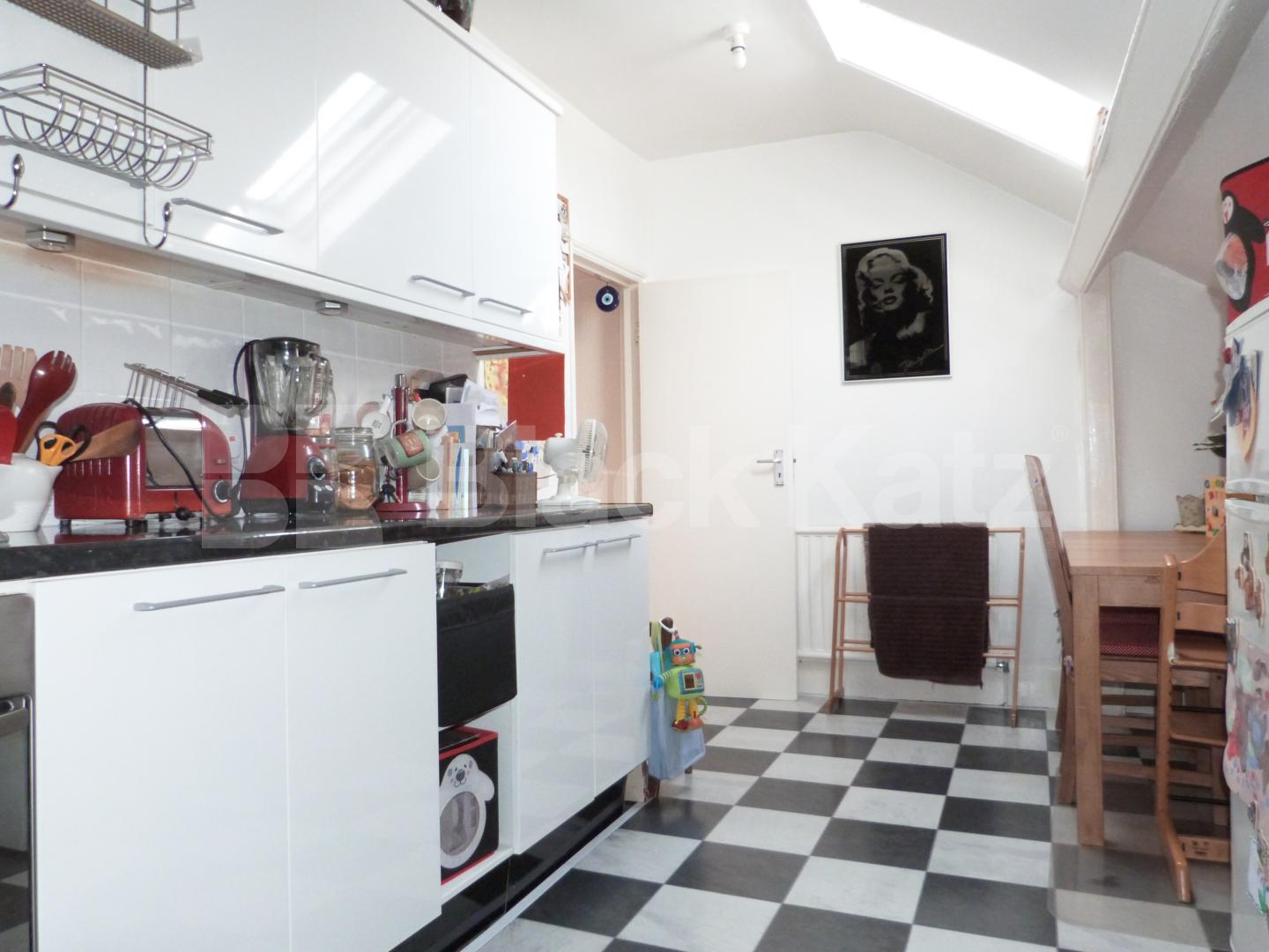 			Fab Property !, 1 Bedroom, 1 bath, 1 reception Flat			 Middle Lane, Crouch End