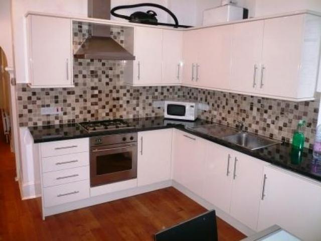 			2 Bedroom, 1 bath, 1 reception Flat			 Mill Lane, WEST HAMPSTEAD